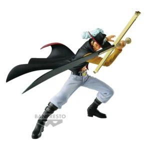 Figurine Mihawk Battle Record Collection de One Piece par Banpresto sur fond blanc