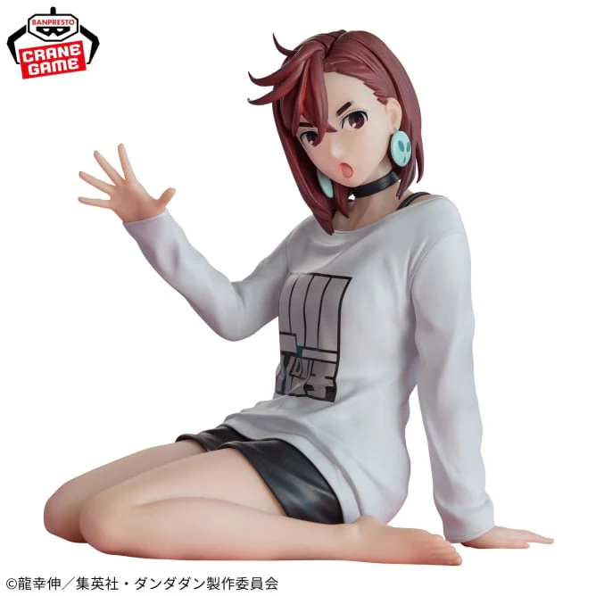 Figurine Momo Ayase Relax Time de Dandadan par Banpresto sur fond blanc